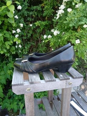 Statutes Women's Dress Shoe